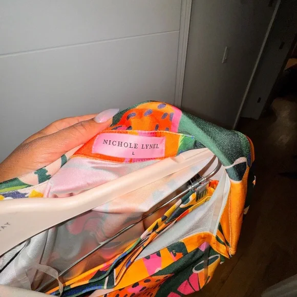 Nichole Lynel - Vibrant Floral Set - Picture 2 of 6